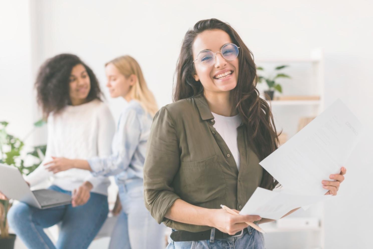 Séance de travail collaboratif entre participants du programme